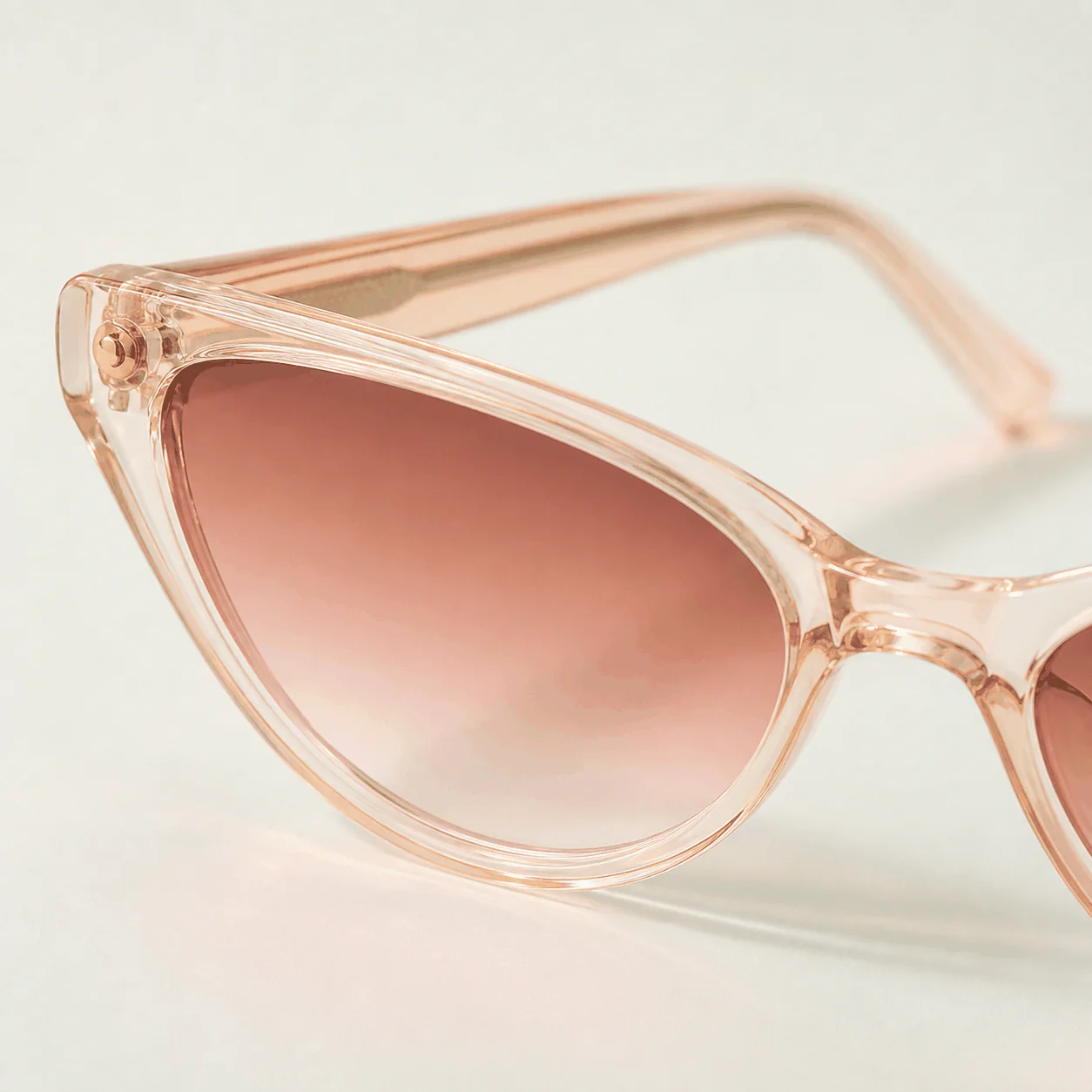 Luna Cat Eye Sunglasses - Champagne construction view