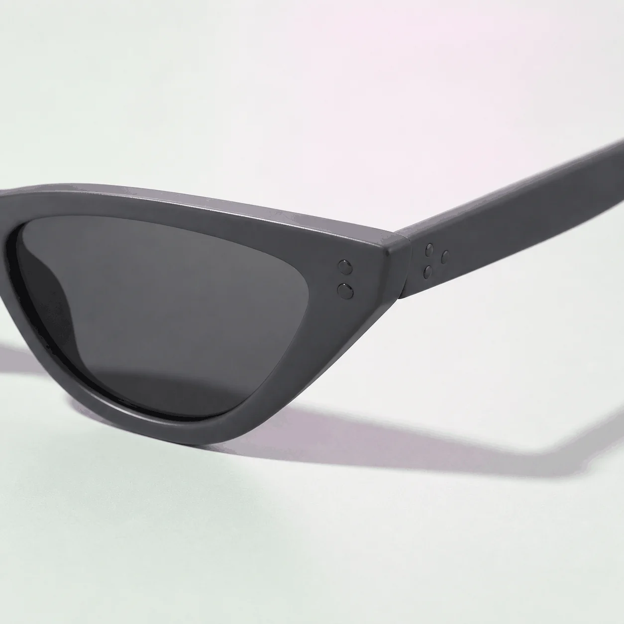 Noirline Cat Eye Sunglasses - Charcoal construction view
