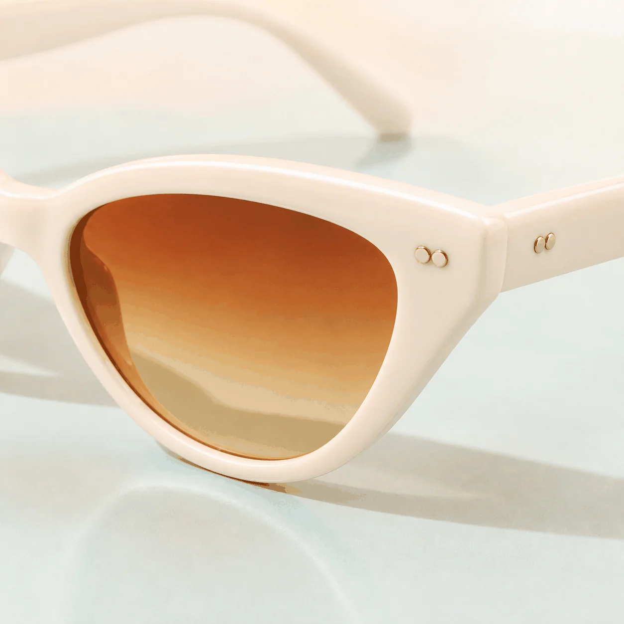Poolside Cat Eye Sunglasses - Ivory construction view